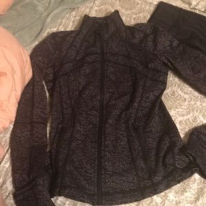 Lululemon contour jacket size 6 worn once!
